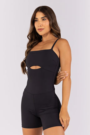 Macaquinho com Decote Reto e Abertura na Frente (Preto)