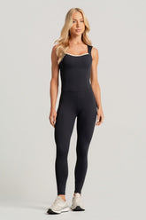 Macacão com Alças Largas e Viés Contrastantes (Preto / Off-White)