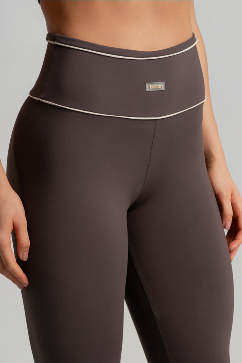 Conjunto Marrom com Detalhes em Vivo no Cós (Legging+Top)